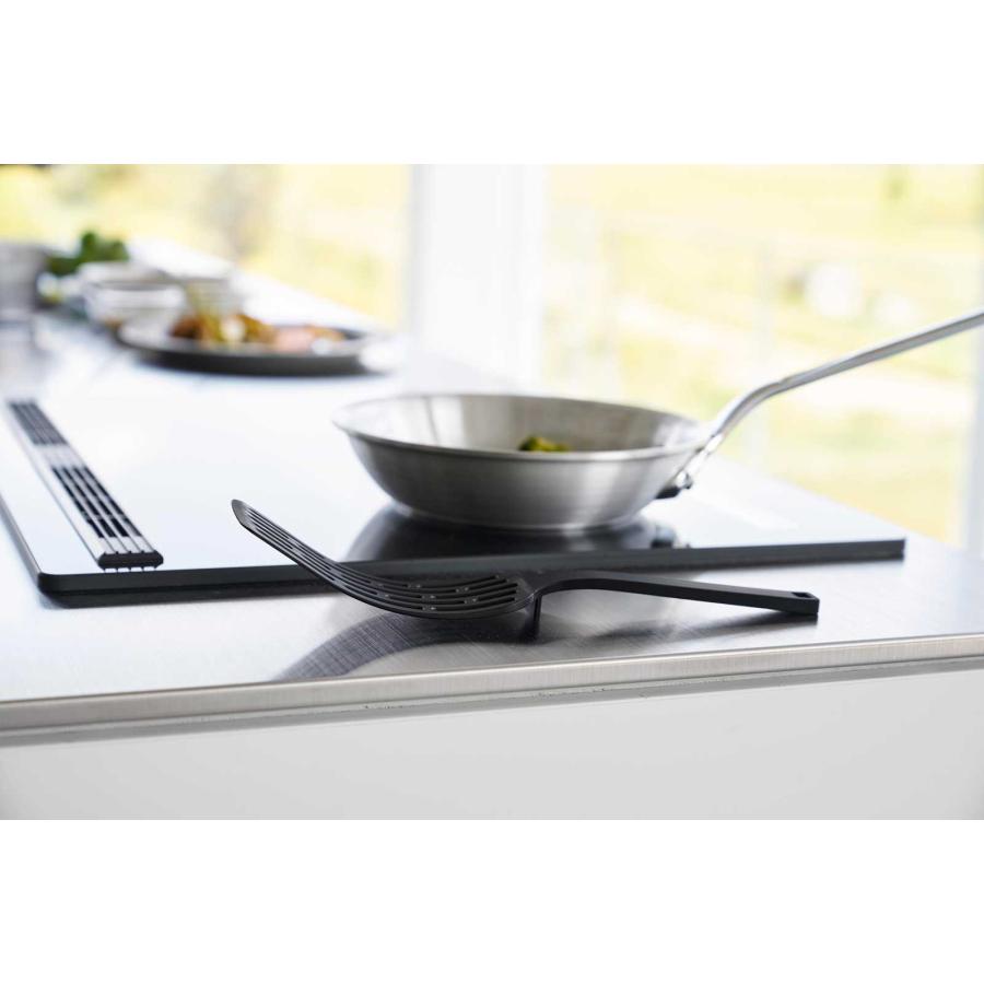 フライ返し tower タワー シリコーンハンドルロングターナー そのまま置ける 引っ掛け 食洗機対応 ターナー 山崎実業 正規品 1502 ブラック | tower | 02