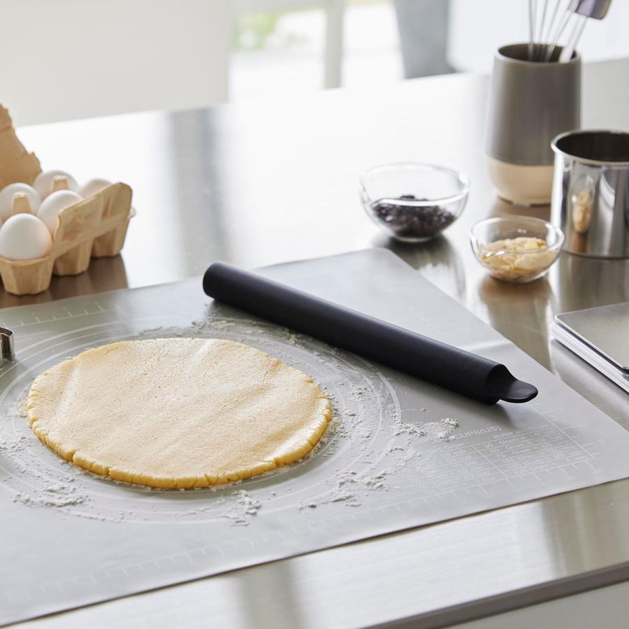 キッチンツール tower タワー スケッパー付きシリコーンめん棒 スケッパー めん棒 調理器具 調理ツール 山崎実業 正規品 1412 ブラック | tower