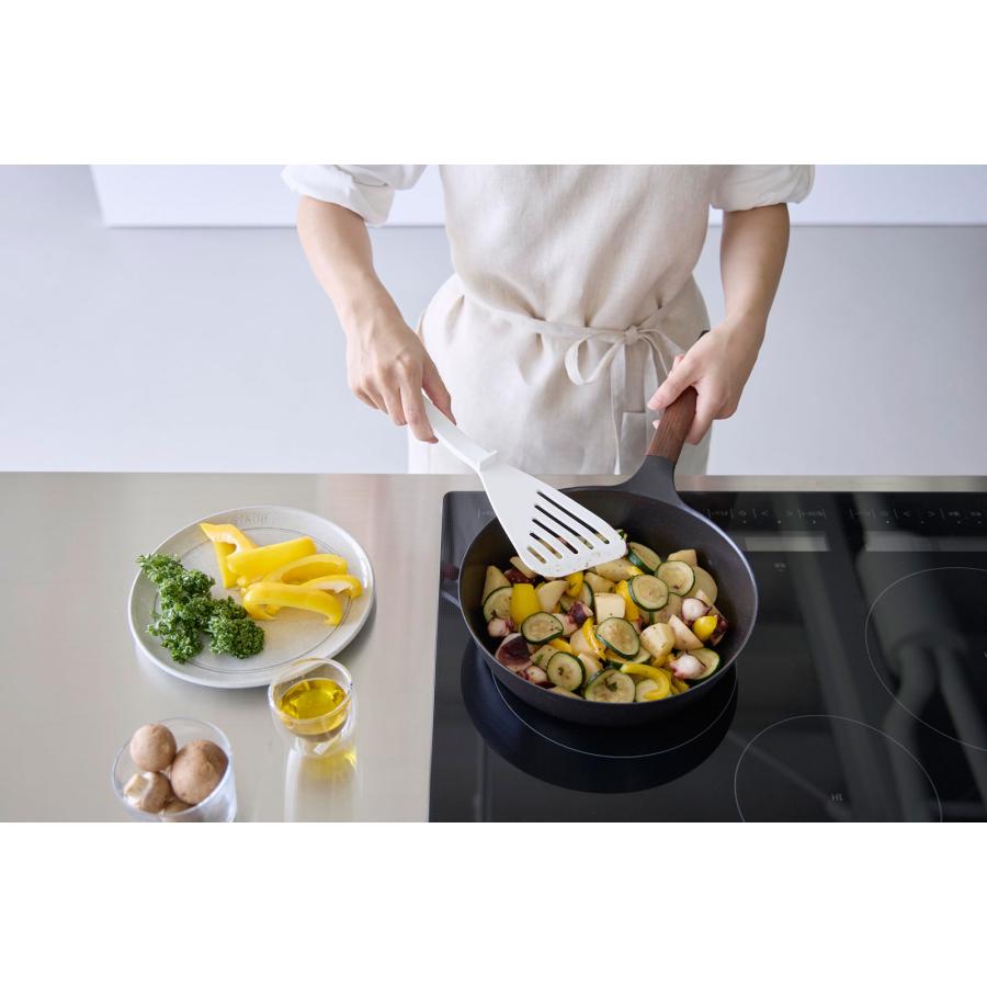 キッチンツール tower タワー シリコーンビーター フライ返し ターナー シリコン 調理器具 調理ツール 山崎実業 正規品 1503 ホワイト | tower | 03