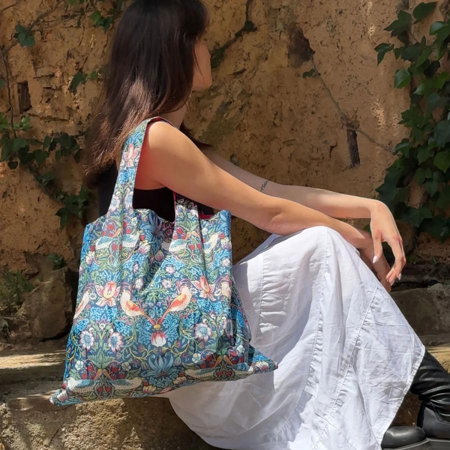 エコバッグ LOQI 正規品 Recycled Bag 撥水加工 トート型 大容量 折りたたみ ローキー MUSEUM Collection ウィリアム モリス/いちご泥棒 |  | 02