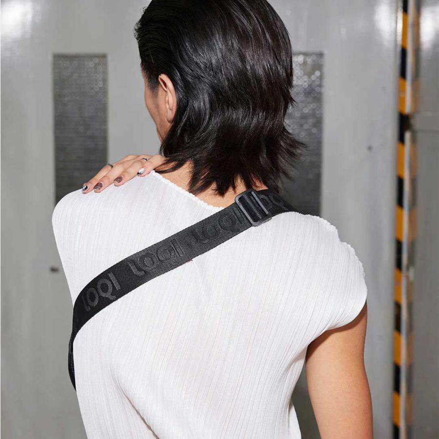 ボディバッグ LOQI 正規品 Recycled Bum Bag バムバッグ 撥水加工 メタリックシリーズ 肩掛け 両手フリー ローキー メタリック マットブラック | LOQI | 02