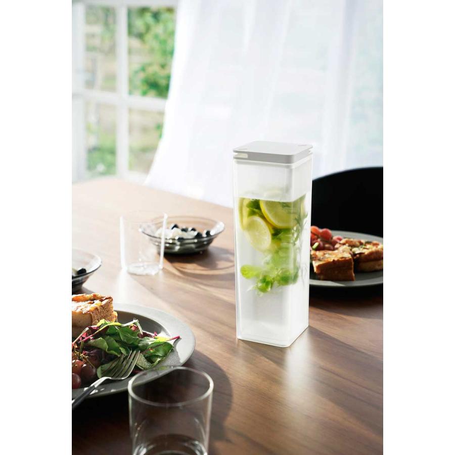 冷水ポット tower タワー 水はね防止フィルター付き両方から注げる冷水筒 冷蔵庫ドアポケット スリム 冷水筒 麦茶ポット 山崎実業 正規品 10237 ホワイト | tower | 03