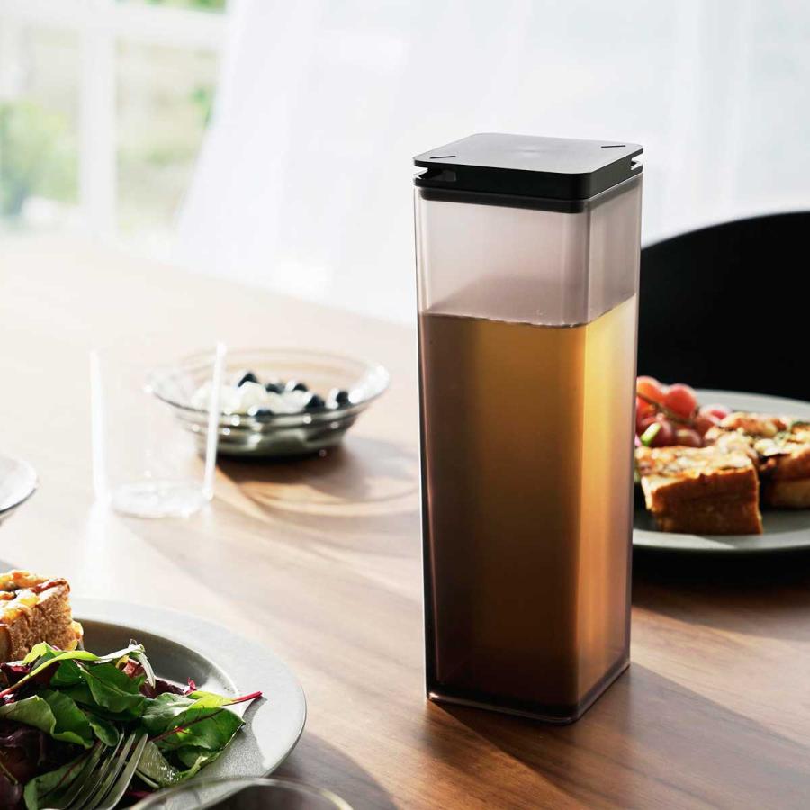 冷水ポット tower タワー 水はね防止フィルター付き両方から注げる冷水筒 冷蔵庫ドアポケット スリム 冷水筒 麦茶ポット 山崎実業 正規品 10238 ブラック | tower