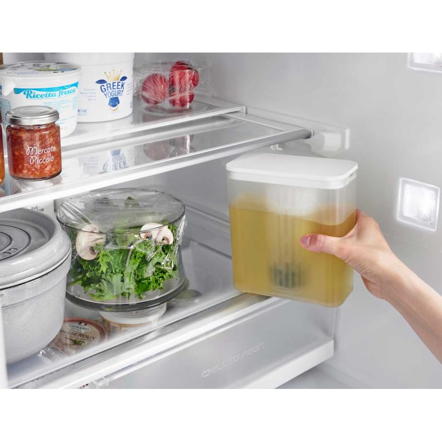 冷水ポット tower タワー 棚に入れられる冷水筒 1L 冷蔵庫 フィルター付き スリム 低め 冷水筒 麦茶ポット 山崎実業 正規品 1690 ホワイト | tower | 02