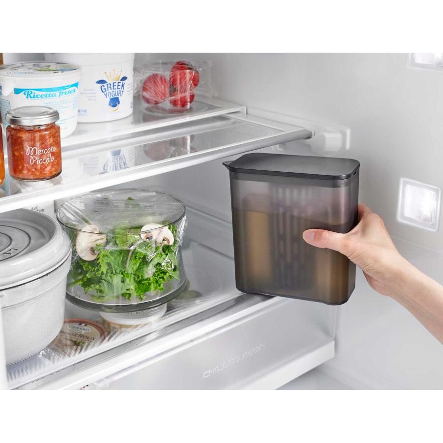 冷水ポット tower タワー 棚に入れられる冷水筒 1L 冷蔵庫 フィルター付き スリム 低め 冷水筒 麦茶ポット 山崎実業 正規品 1691 ブラック | tower | 02
