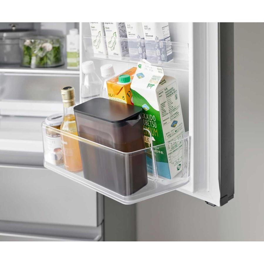 冷水ポット tower タワー 棚に入れられる冷水筒 1L 冷蔵庫 フィルター付き スリム 低め 冷水筒 麦茶ポット 山崎実業 正規品 1691 ブラック | tower | 03