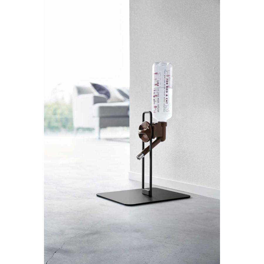 ペット給水器 nooks ヌークス ペット用ボトル給水器スタンド S 小型犬 中型犬 犬猫用 給水器スタンド 山崎実業 正規品 10010 ブラック | 山崎実業 | 06