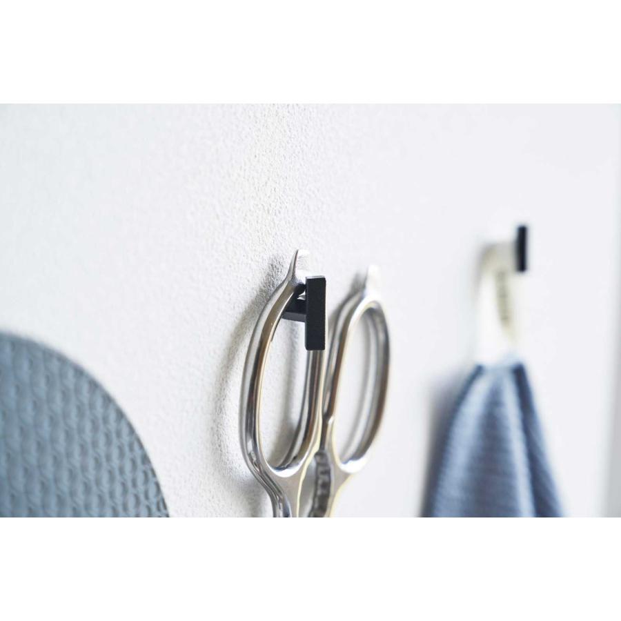 壁掛けフック tower タワー 2本の針で抜けにくいフック画鋲 S 4個組 石膏ボード用フック ピンフック 山崎実業 正規品 1924 ブラック | tower | 05