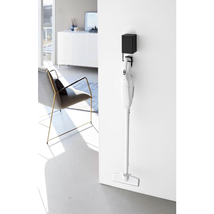 スティッククリーナー収納ハンガー tower タワー ウォール収納付きコードレスクリーナーホルダー 石こうボード壁対応 壁面収納 山崎実業 正規品 10083 ブラック | tower | 02