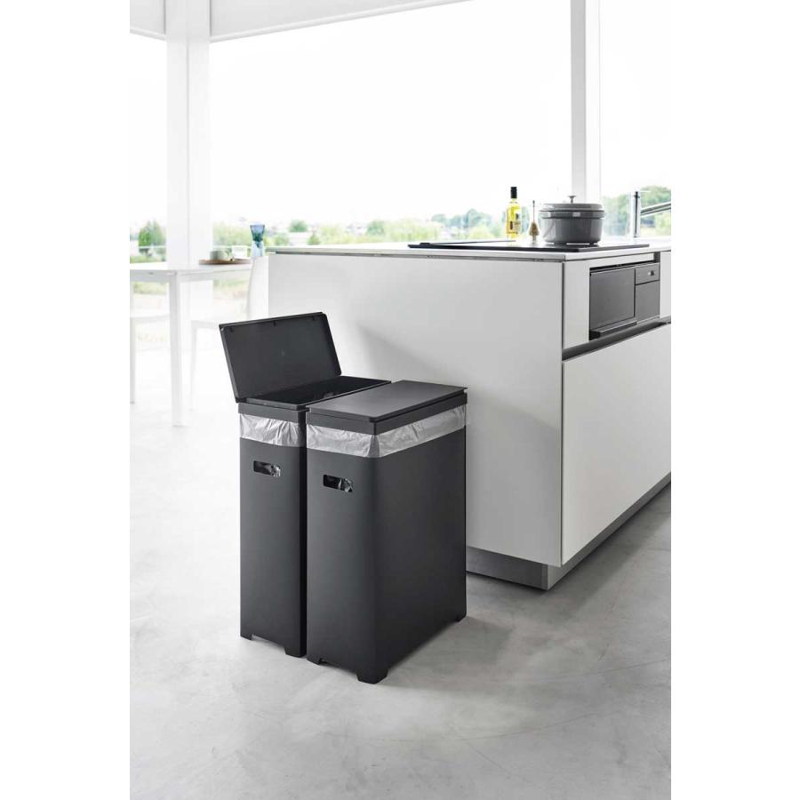 ふた付きゴミ箱 45リットル tower タワー スリム蓋付きゴミ箱 横開きタイプ 45L 2個組 ハンドル付き 軽量 スリム キッチン用 山崎実業 正規品 1527 ブラック | tower | 03