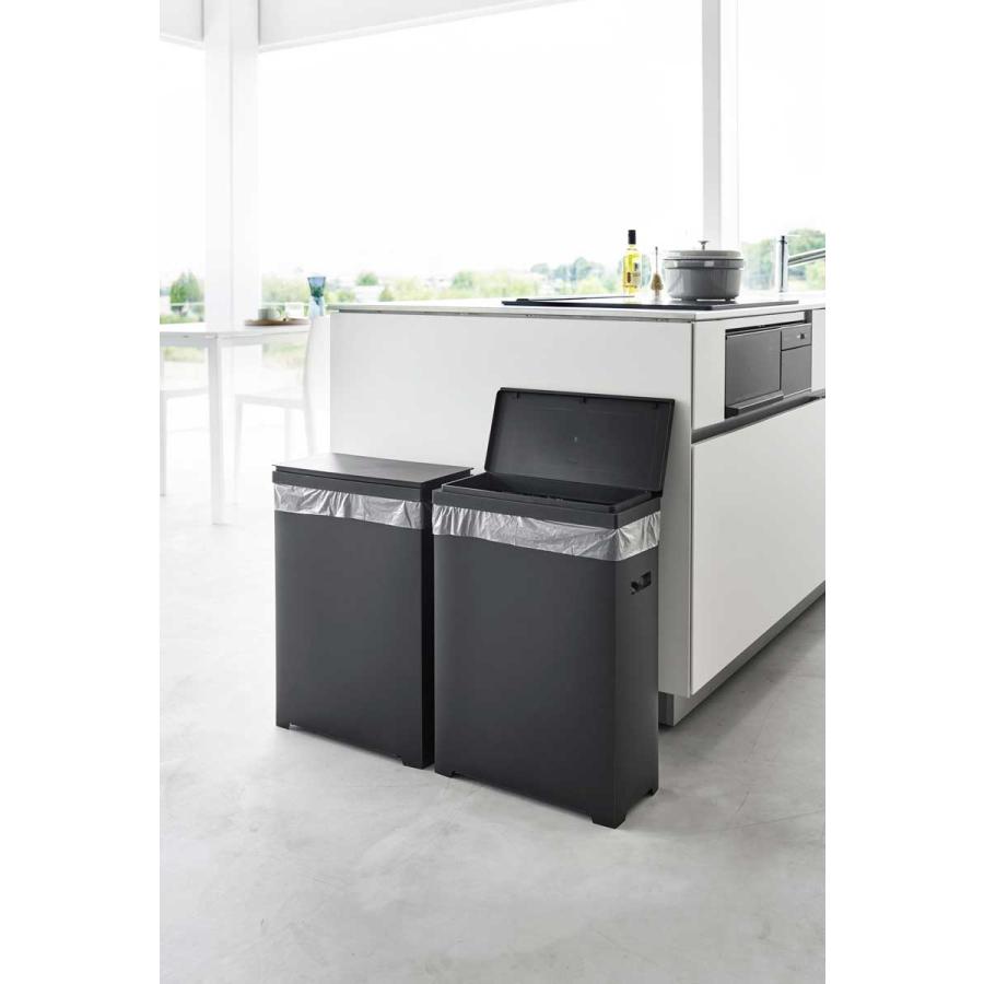 ふた付きゴミ箱 45リットル tower タワー スリム蓋付きゴミ箱 横開きタイプ 45L 2個組 ハンドル付き 軽量 スリム キッチン用 山崎実業 正規品 1527 ブラック | tower | 04