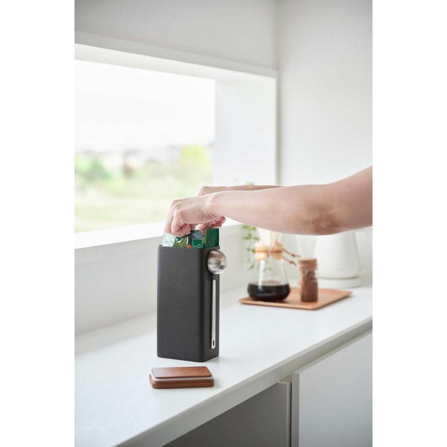 コーヒーキャニスター tower タワー 袋ごとコーヒー豆収納ケース スプーン付き スプーン付き コーヒー豆 密封 保存容器 山崎実業 正規品 10461 ブラック | tower | 02