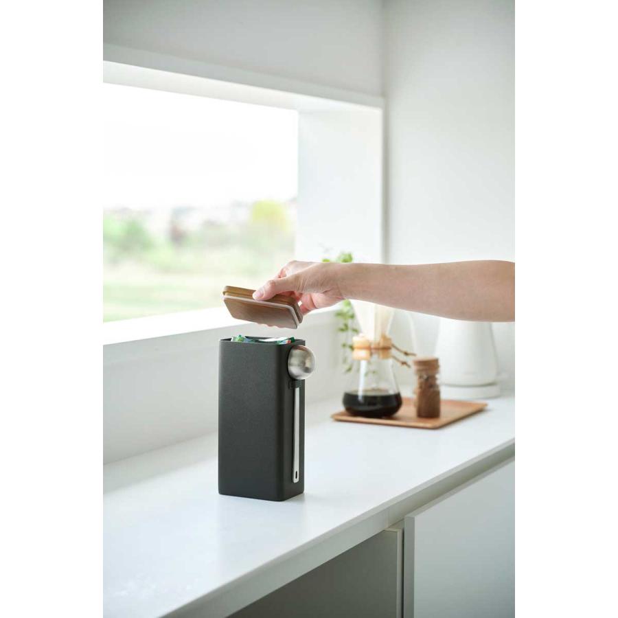 コーヒーキャニスター tower タワー 袋ごとコーヒー豆収納ケース スプーン付き スプーン付き コーヒー豆 密封 保存容器 山崎実業 正規品 10461 ブラック | tower | 03