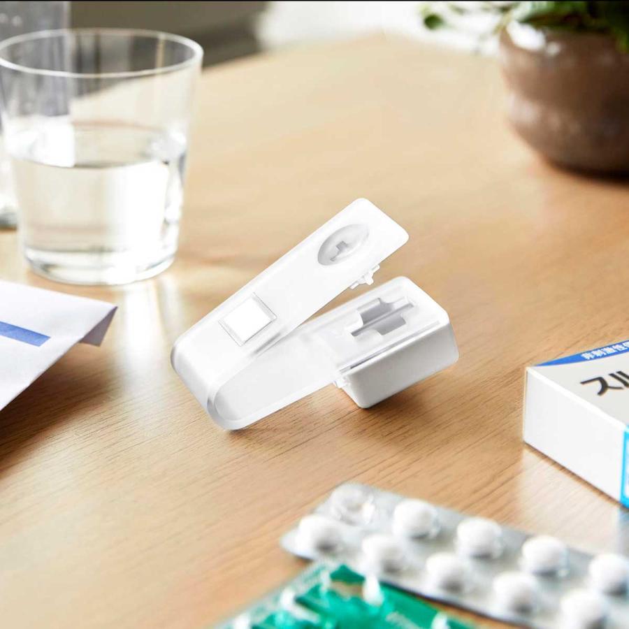 錠剤オープナー tower タワー 押すだけ簡単マグネット錠剤オープナー 取り出した薬は受け皿に 薬取り出し器 山崎実業 正規品 10432 ホワイト | tower