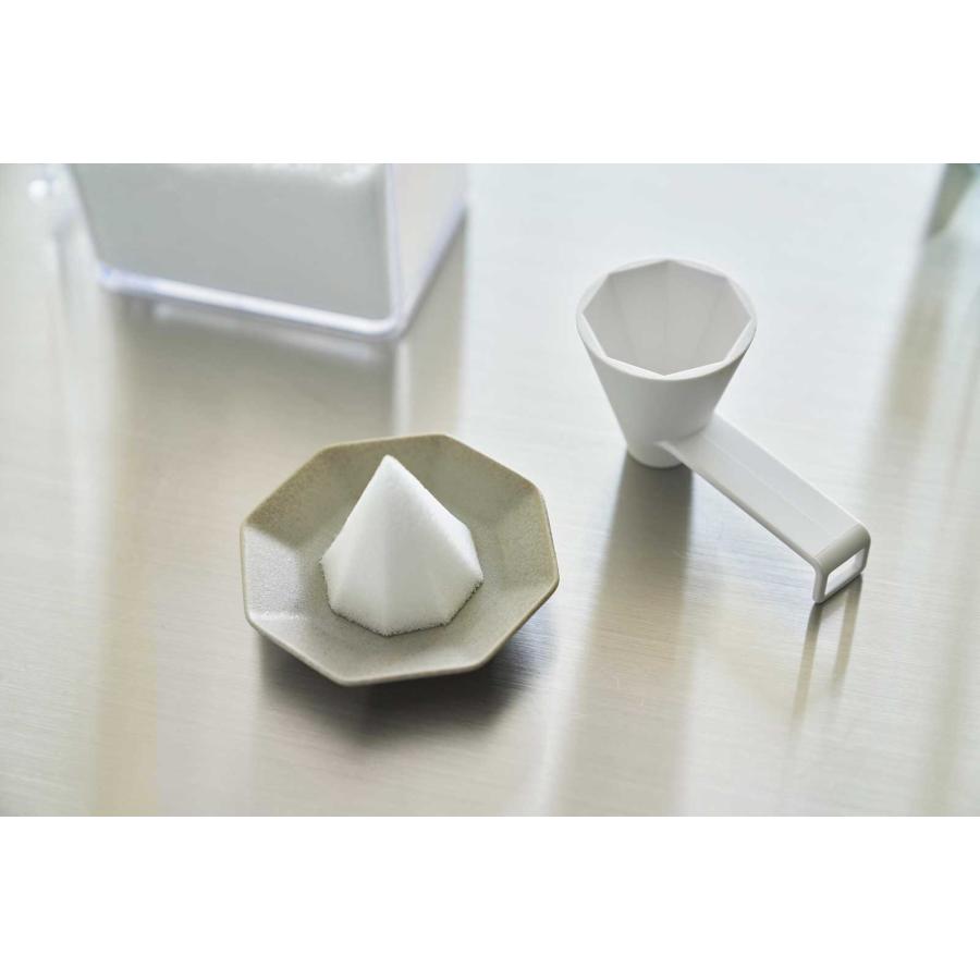 盛り塩固め器 tower タワー 八角盛り塩スプーン 邪気払い 良い運気を引き寄せ 八角形 八角錐 山崎実業 正規品 10591 ホワイト | tower | 02