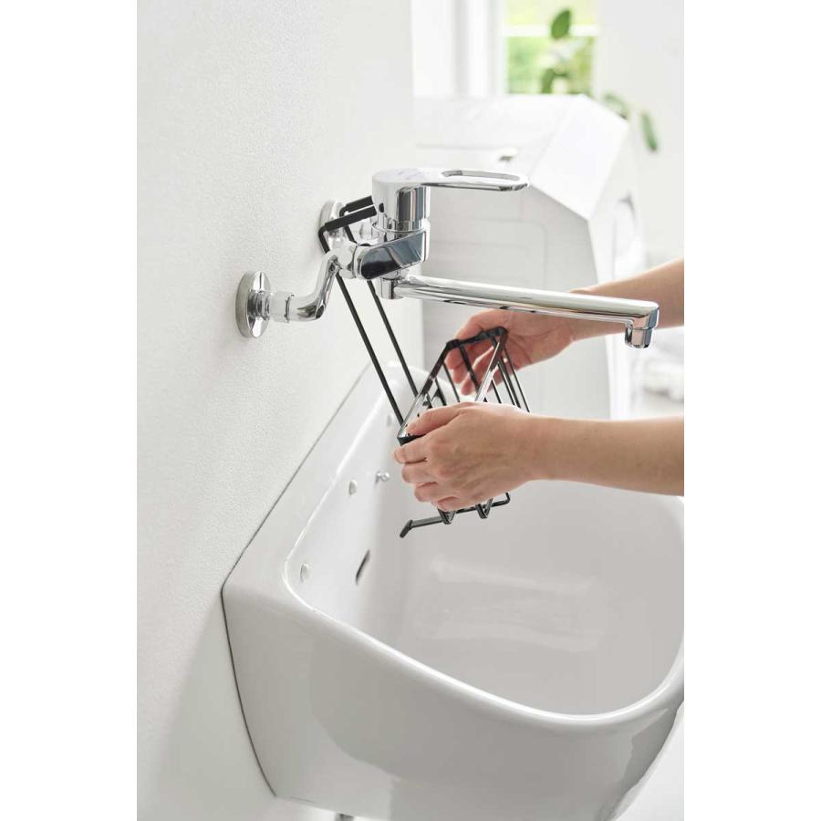 スロップシンク周り収納 tower タワー 蛇口にひっかける収納ラック 掃除道具入れ ペットケア用品 深型シンク 多目的シンク 山崎実業 正規品 10311 ブラック | tower | 06