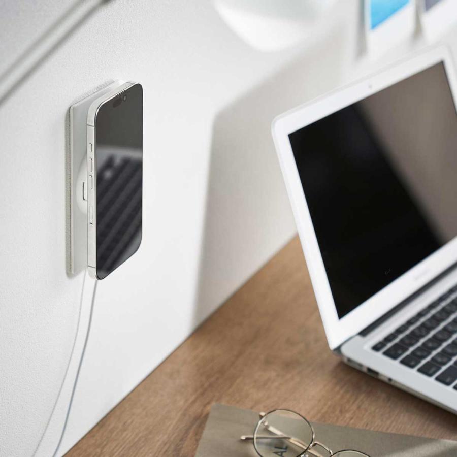 スマホ充電ホルダー tower タワー ウォールスマートフォン充電ホルダー 石こうボード壁対応 壁付け ワイヤレス充電器対応 山崎実業 10084 ホワイト | tower