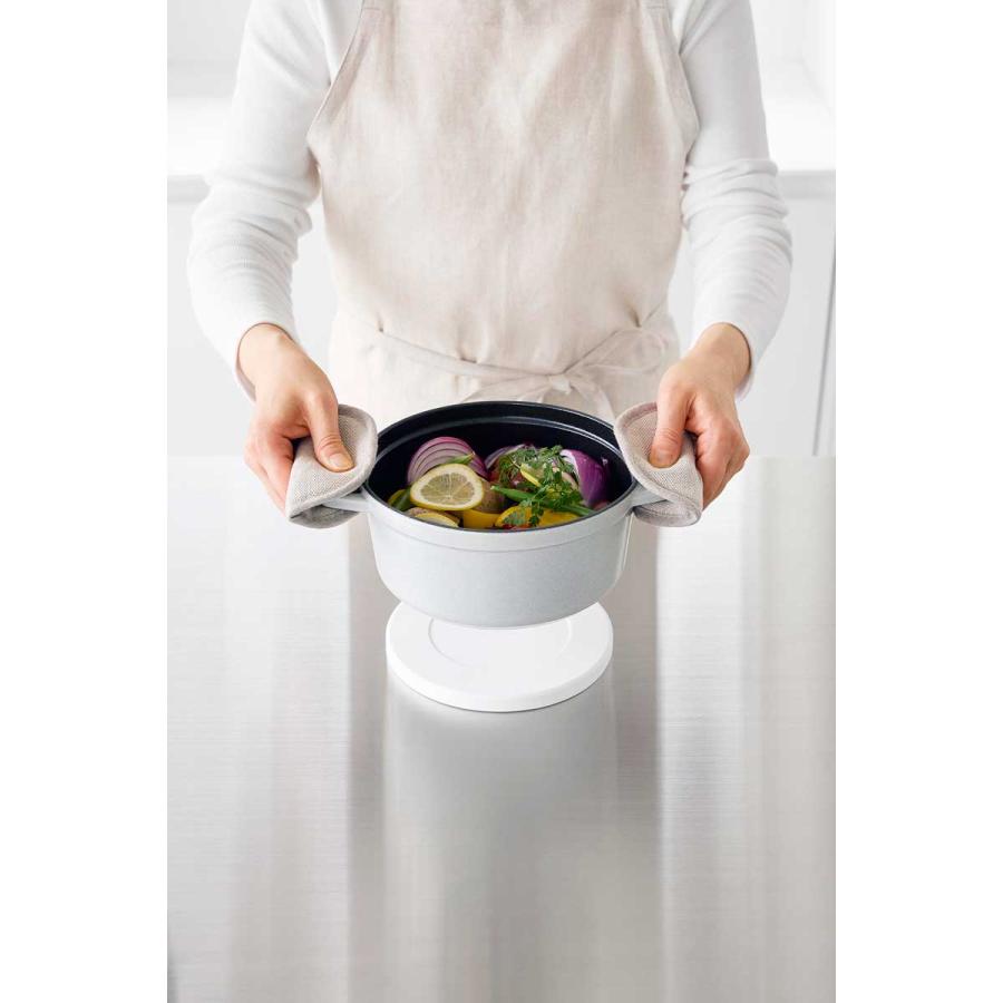 鍋敷き tower タワー マグネットシリコーン鍋敷き 丸型 マグネット内蔵 シリコン製 山崎実業 正規品 10318 ホワイト | tower | 03