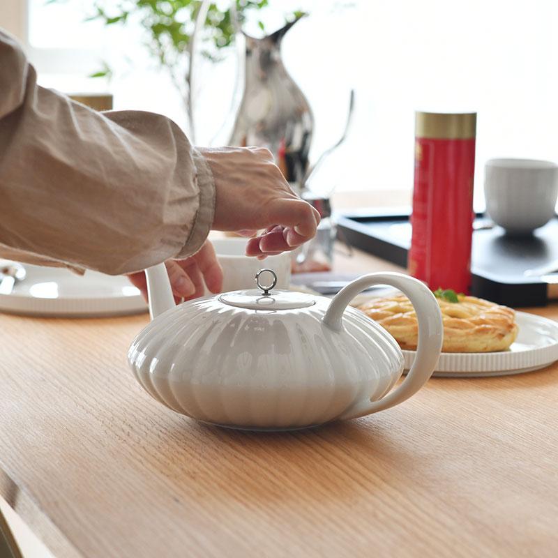 ベルナルド/Bernardaid ティポットホワイトセラミックポット 茶こし付 Georg Jensen（ジョージ ジェンセン） ティーポット ベルナドッテ