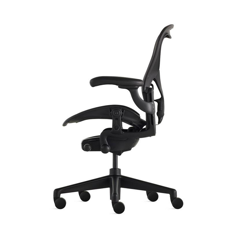 ハーマンミラー アーロンチェア Bサイズ　フル装備 　可動肘 　ブラック Herman Miller（ハーマンミラー） 即納在庫有 アーロンチェア リ