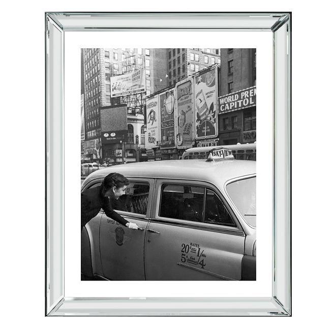 ピクチャーアート　マンハッタン　AudreyHepburn　オードリー・ヘップバーン　「オードリーとタクシー」48cm×58cm　BVL243