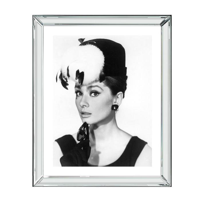 ピクチャーアート　マンハッタン　AudreyHepburn　オードリー・ヘップバーン「オードリーポーズ」　48cm×58cm　BVL313