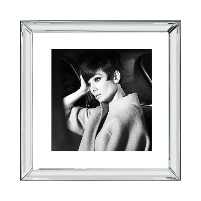 ピクチャーアート　マンハッタン　AudreyHepburn　オードリー・ヘップバーン　「オードリーポーズ」48cm×48cm　BVS345