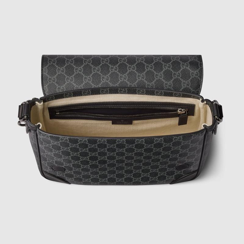 GUCCI（グッチ） メンズ GGエンブレム ミディアム クロスボディバッグ