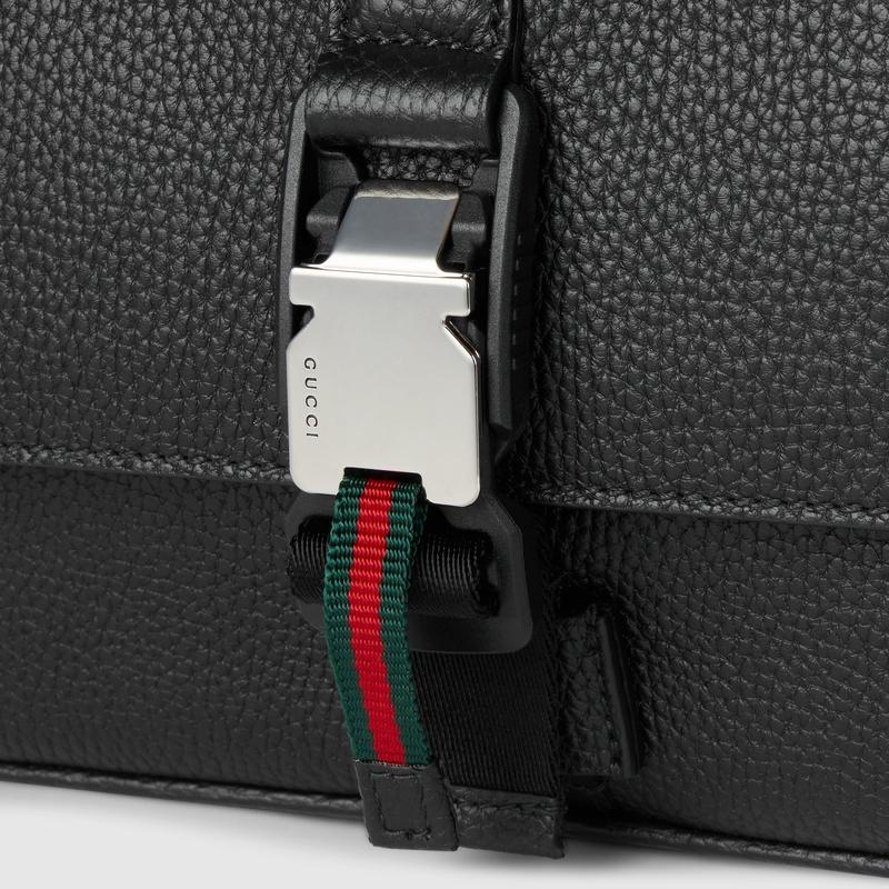 GUCCI（グッチ） メンズ ウェブ ストライプ付き スモール クロスボディ