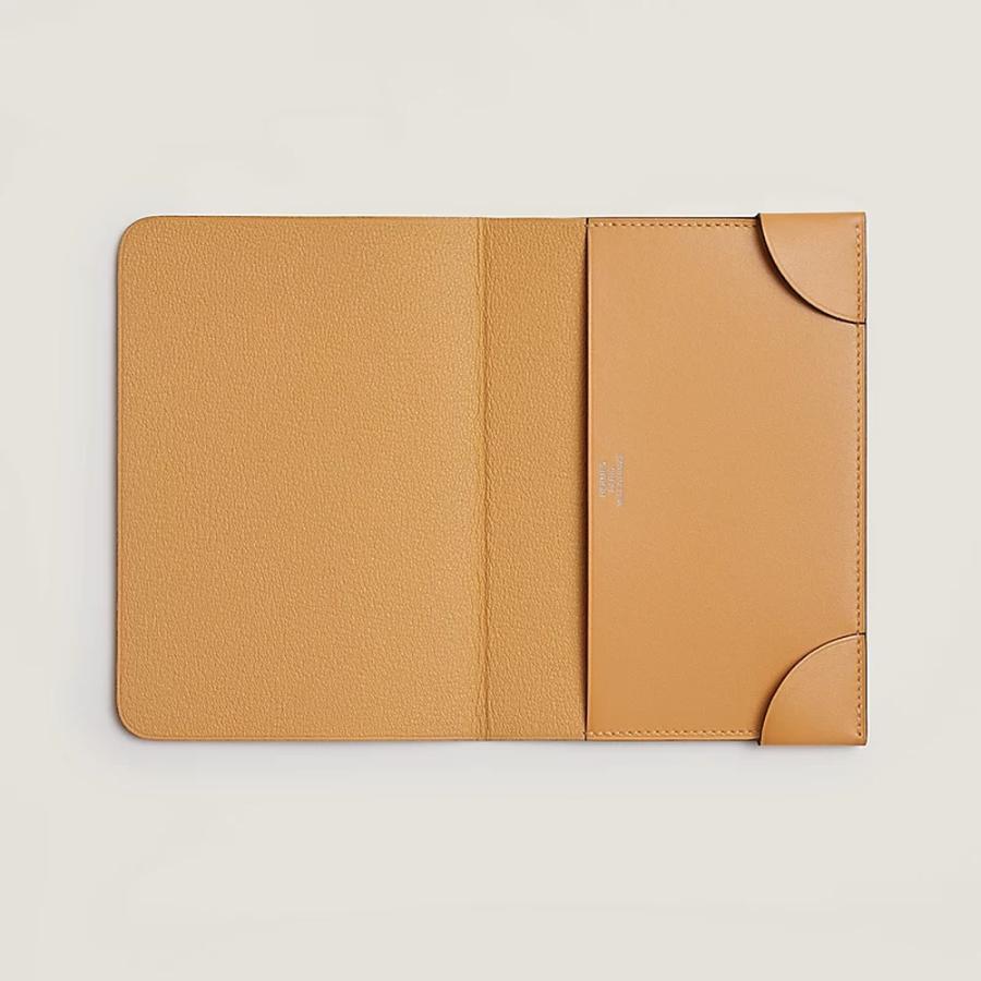 エルメス HERMES メンズ パスポートケース (コワン ドゥ マル)【ベージュ/ナチュラル 】【送料無料】【正規品】の画像