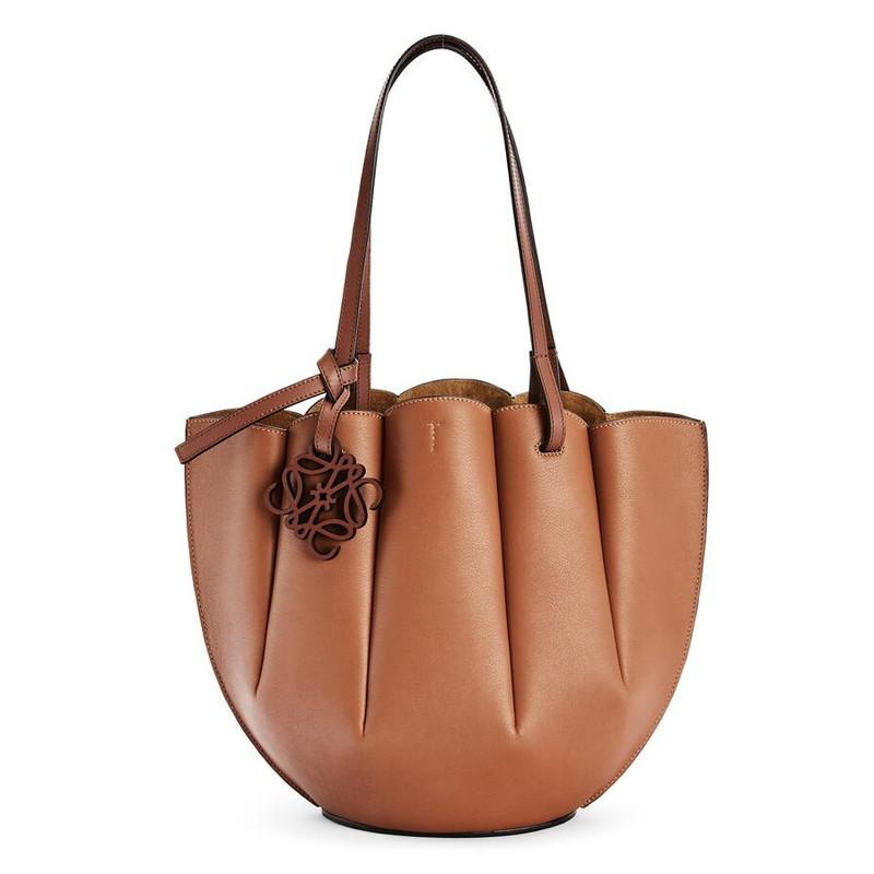新年特販 ロエベ Loewe レディース シェル トートバッグ スモール クラシックカーフ Tan 送料無料 正規品 Loe 0386 ブランドバッグ 雑貨 Celebrity 通販 Yahoo ショッピング 販売ファッション Pagofresh Zennit In