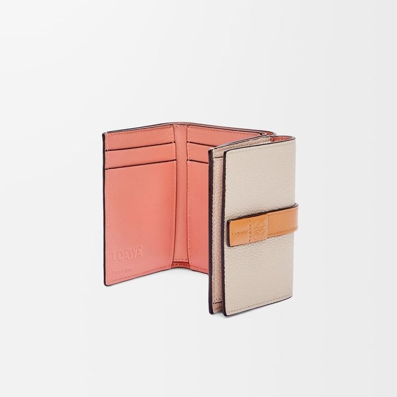 【美品】LOEWE トライフォールドウォレット ライトオーツ/ハニー LOEWE ロエベ レディース トライフォールド ウォレット 財布【ライト