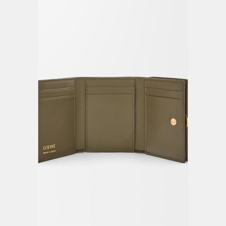 ロエベ LOEWE 2025秋冬レディース ペブル トライフォールド ウォレット 財布（ペブルグレインカーフ）【ダークカーキグリーン 】【送料無料】【正規品】の画像