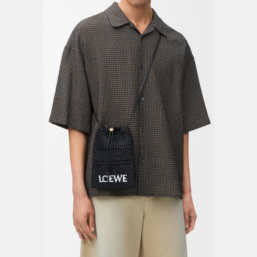 ロエベ LOEWE 2025秋冬メンズ ドローストリング ポケット（ラフィア）【ブラック 】【送料無料】【正規品】の画像