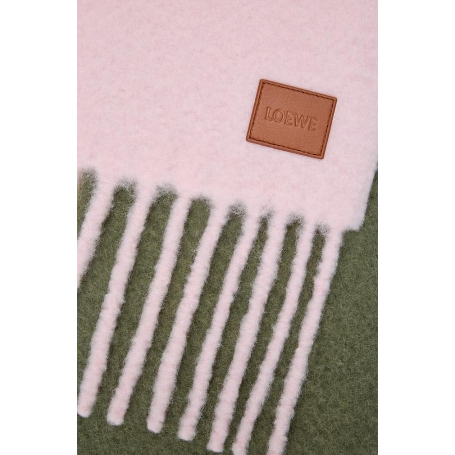 ロエベ LOEWE 2026春夏メンズ スカーフ【ソフトピンク/カーキグリーン 】【送料無料】【正規品】の画像