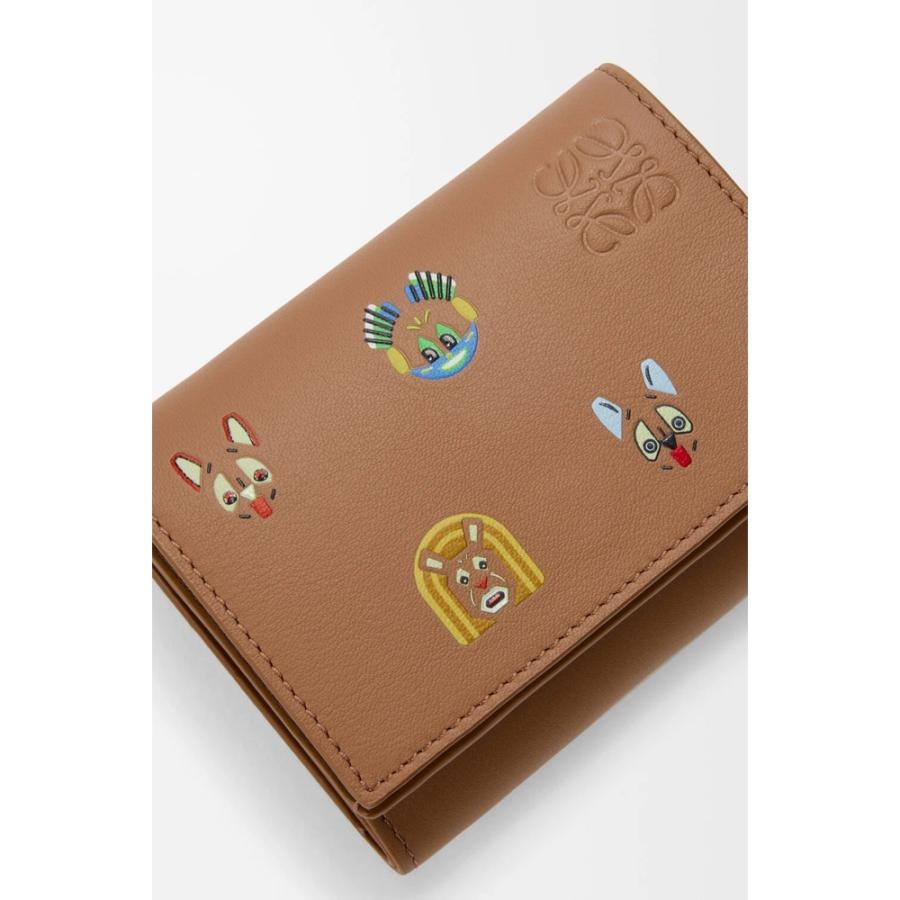 ロエベ LOEWE 2026春夏メンズ キャッツ トライフォールド ウォレット 財布【モカ 】【送料無料】【正規品】の画像
