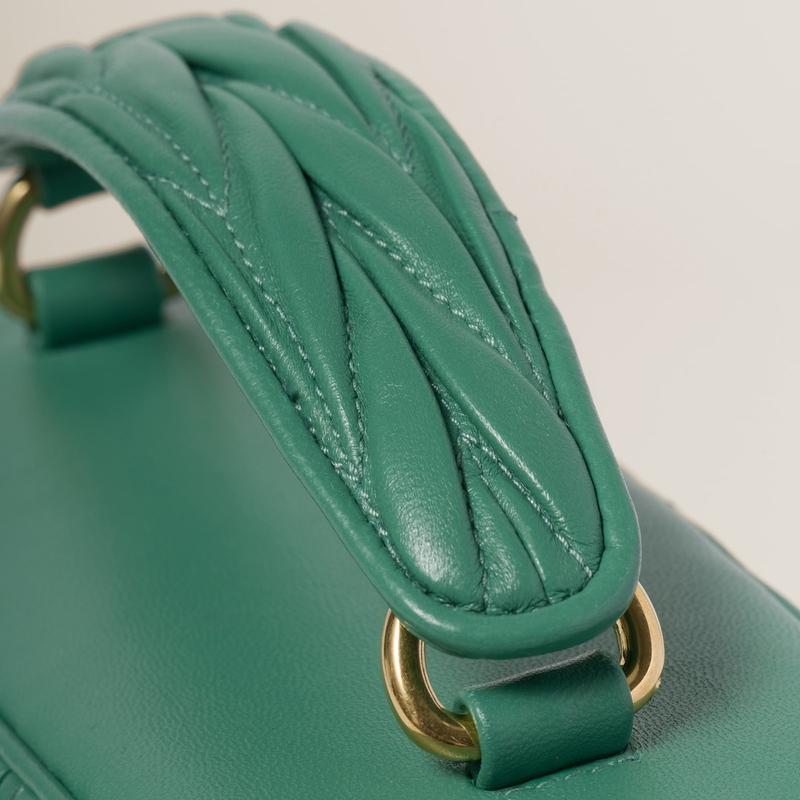 新作，本物保証 ミュウミュウ MIU MIU 2024春夏 マテラッセレザー
