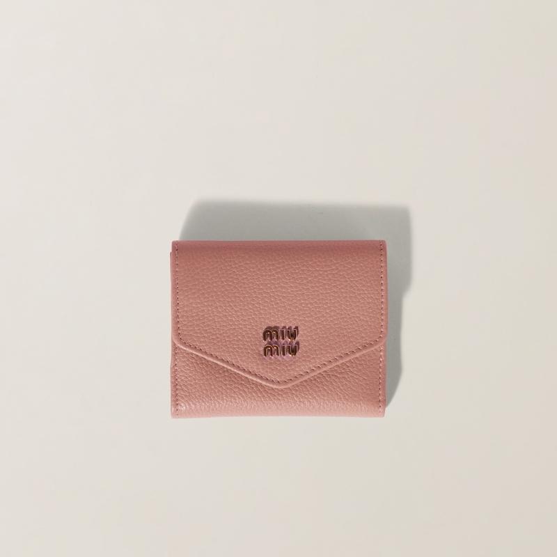 MIUMIU Miu Miu 財布　ヴィッテロダイノレザーフラップ付折り財布 miu miu（ミュウミュウ） ヴィッテロダイノレザーフラップ付折り財布