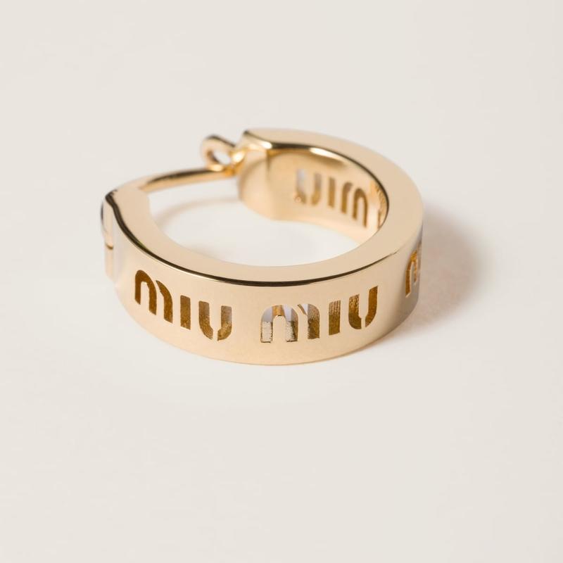 Miu Miu ロゴ入りフープピアス miu ミュウミュウ MIU スモール ロゴ入り フープピアス