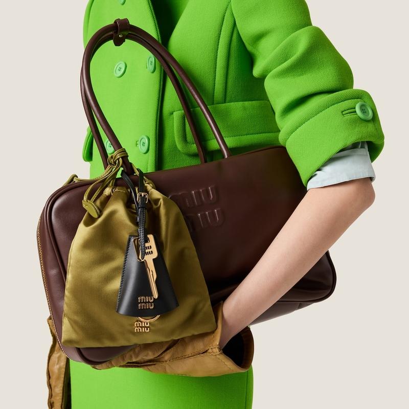 MIU MIU ミュウミュウ レザー ボー バッグ ラージ　美品 miu miu（ミュウミュウ） レザー ボー バッグ 5BB117_2CRW_F0NBL_V_MON