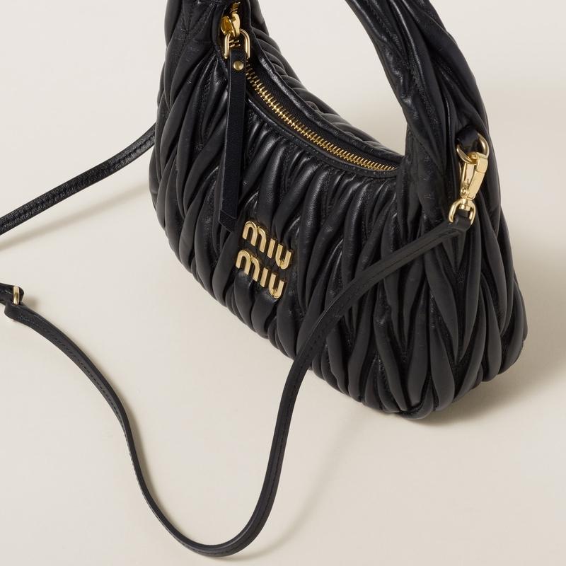 miu miu（ミュウミュウ） ワンダー マテラッセレザー ホーボーバッグ