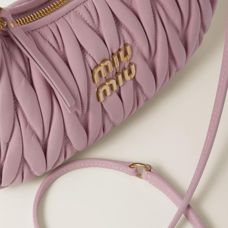 miu miu（ミュウミュウ） ワンダー マテラッセレザー ホーボーバッグ