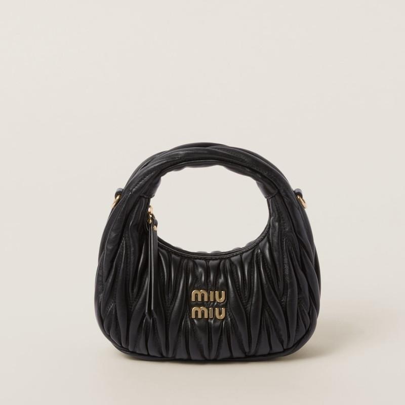 miumiu ワンダー マテラッセレザー ホーボーミニバッグ　ショルダー miu miu（ミュウミュウ） ワンダー マテラッセレザー ホーボーミニ