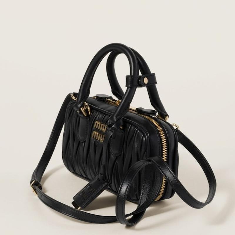 miumiu アルカディ マテラッセレザー ミニバッグ miu miu（ミュウミュウ） アルカディ マテラッセレザー ミニバッグ