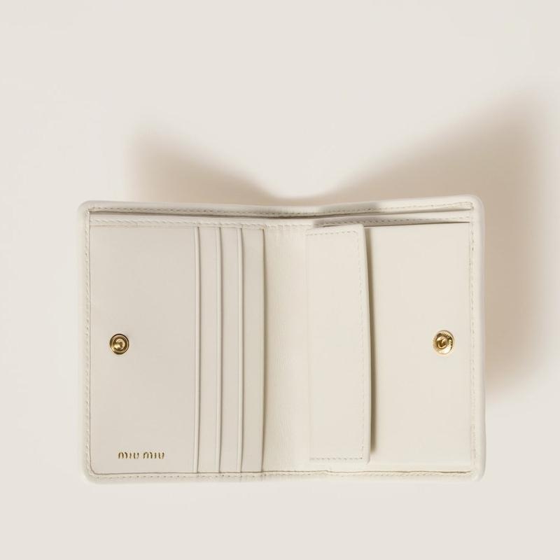 ミュウミュウ MIU MIU マテラッセレザー 折り財布 5MV204_AFPP_F0009【ホワイト 】【送料無料】【正規品】の画像