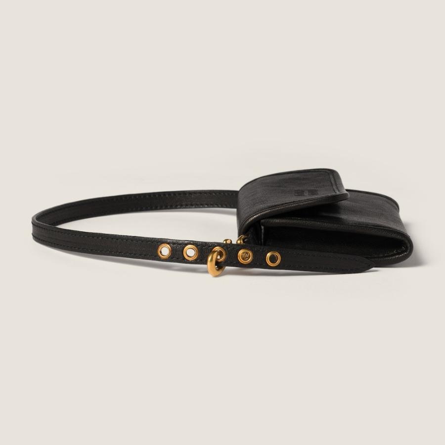 miu miu（ミュウミュウ） ナッパレザー ショルダーストラップ付 財布