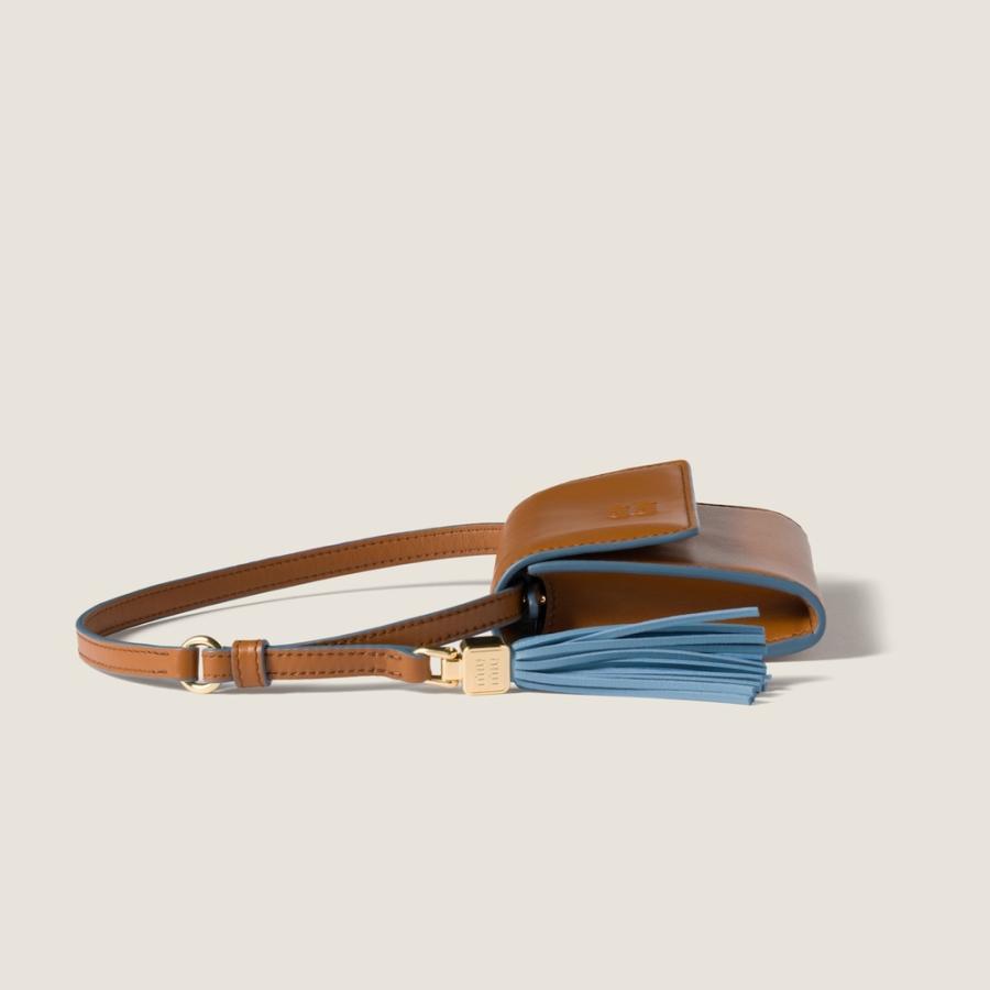 MIU MIU　レザーショルダーストラップ　財布 miu miu（ミュウミュウ） ナッパレザー ショルダーストラップ付 財布
