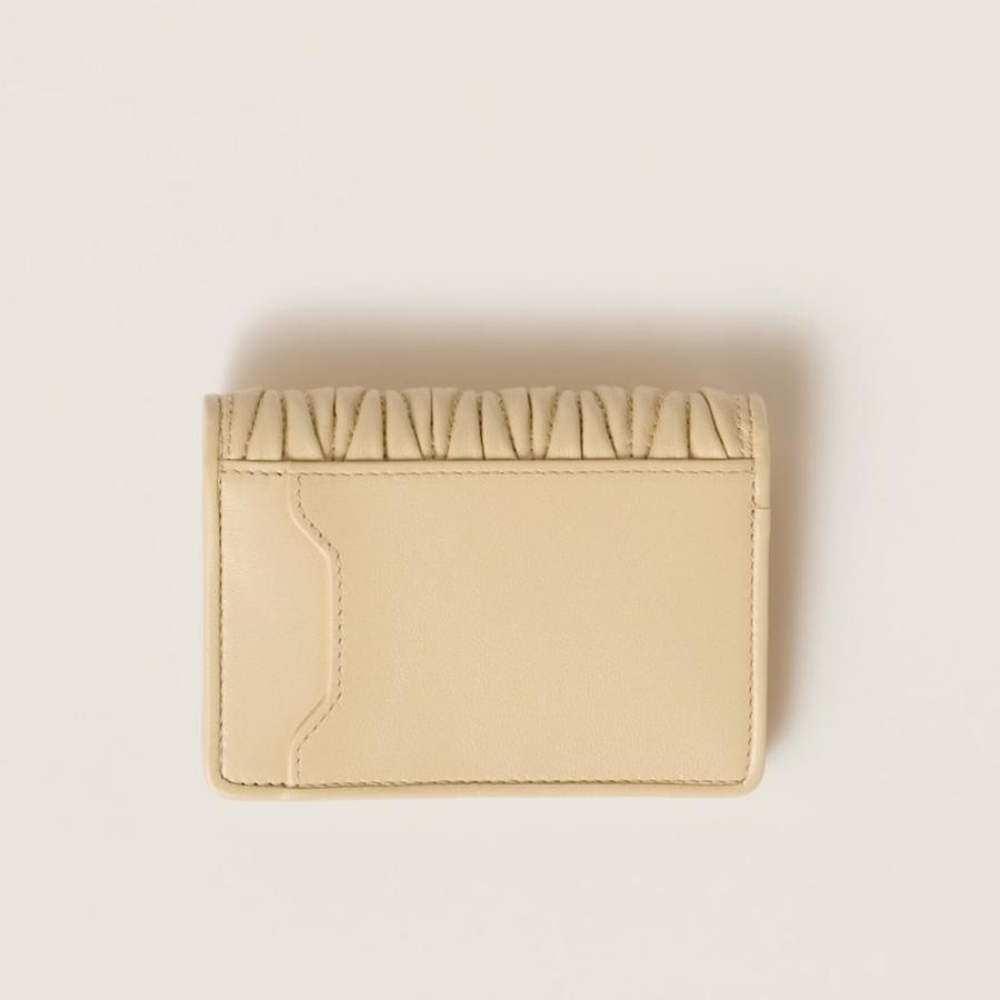 【ほぼ新品】MIU MIU ミュウミュウ マテラッセ ケース miu miu（ミュウミュウ） マテラッセレザー カードケース