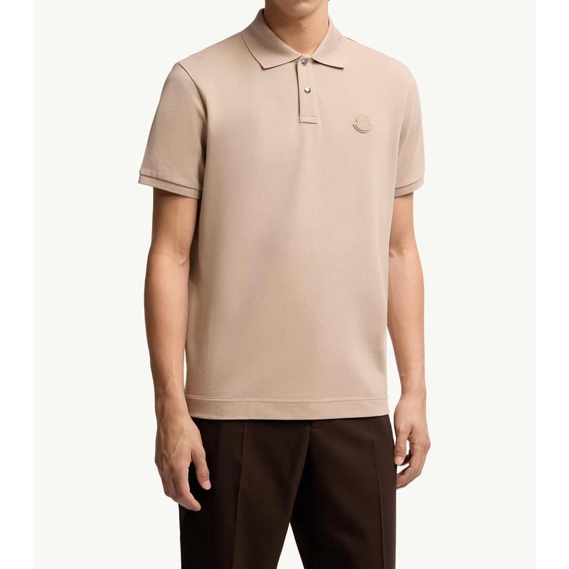 2025/26秋冬 MONCLER モンクレール メンズPOLO IN COTONE PIQUET CON PATCH LOGATOポロシャツ【beige chiaro 】【送料無料】【正規品】の画像