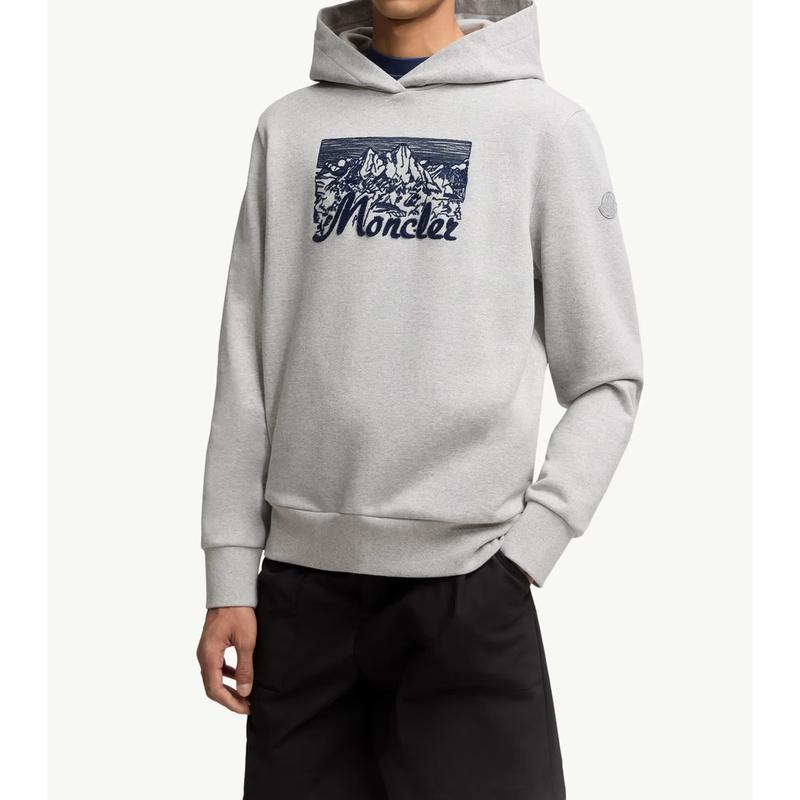 2025/26秋冬 MONCLER モンクレール メンズFELPA IN COTONE CON CAPPUCCIO E LOGO MONTAGNA RICAMATOスウェット【grigio 】【送料無料】【正規品】の画像